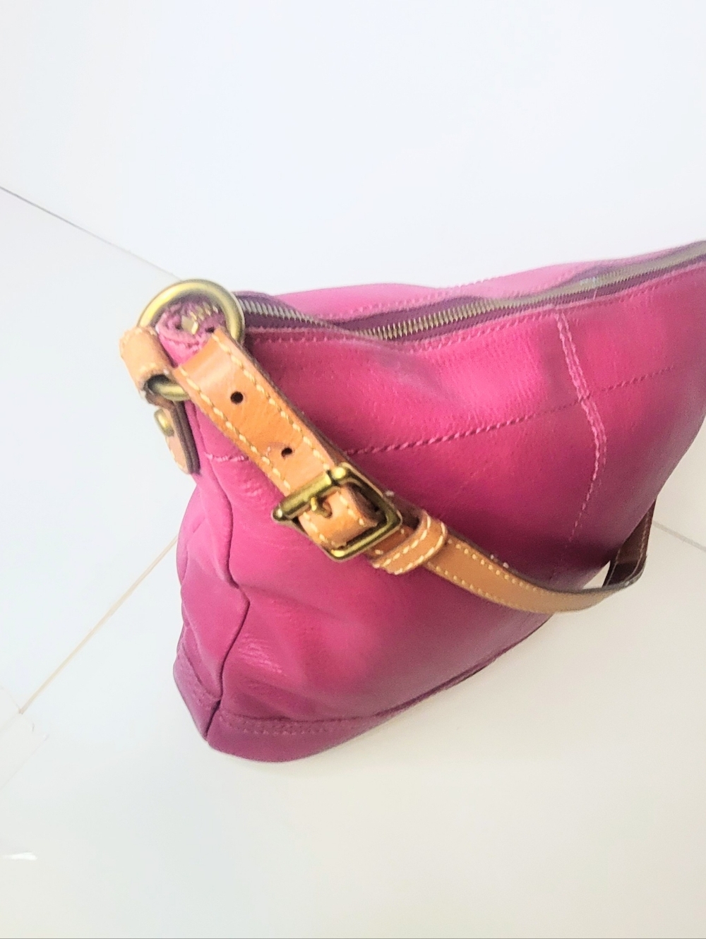Fossil Magenta Pebble Leather Crossbody Bag BUY NOW OR MISS IT. - Picture 3 of 5